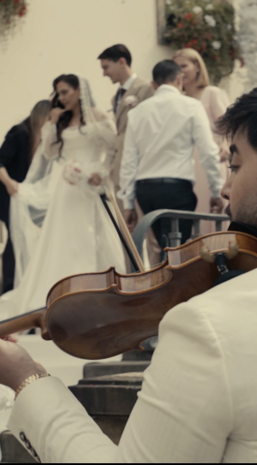Gabriel Bonculescu performing violin at a wedding